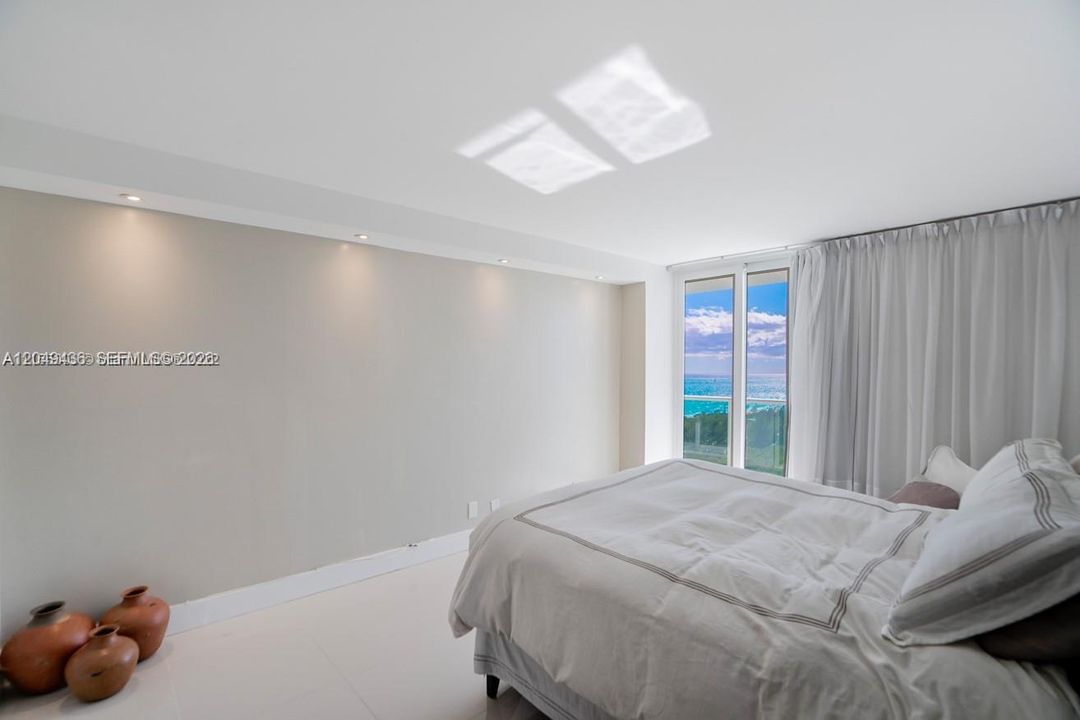 For Rent: $3,800 (2 beds, 2 baths, 1357 Square Feet)