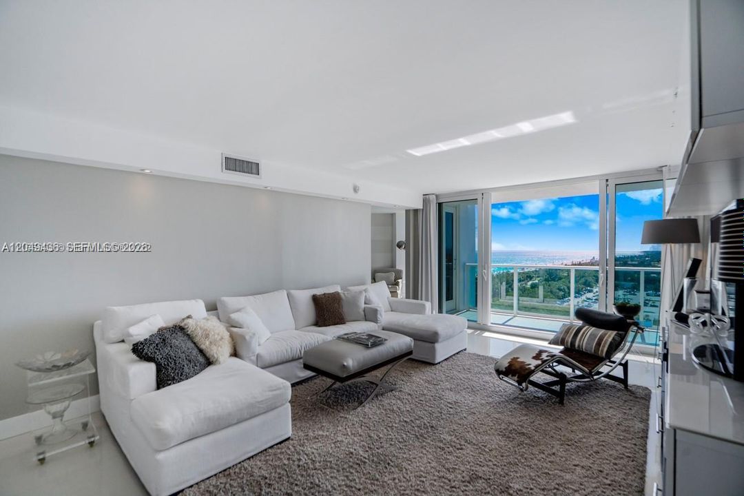 For Rent: $3,800 (2 beds, 2 baths, 1357 Square Feet)