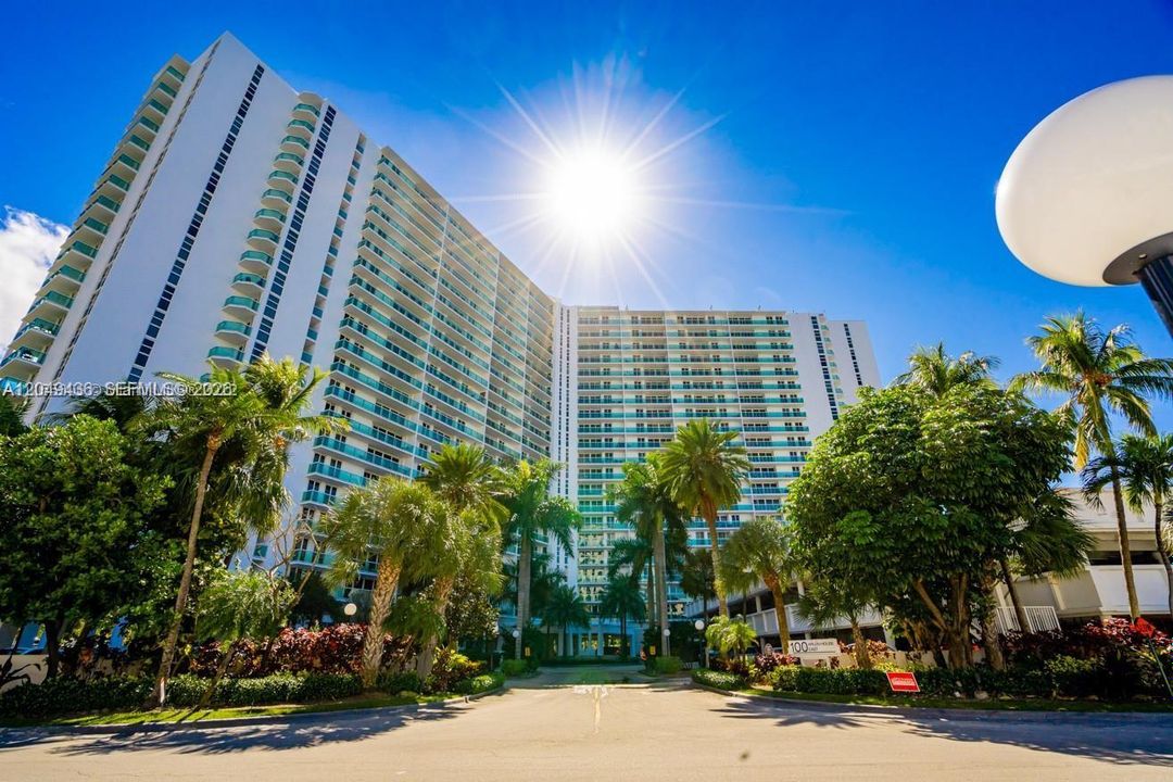 For Rent: $3,800 (2 beds, 2 baths, 1357 Square Feet)
