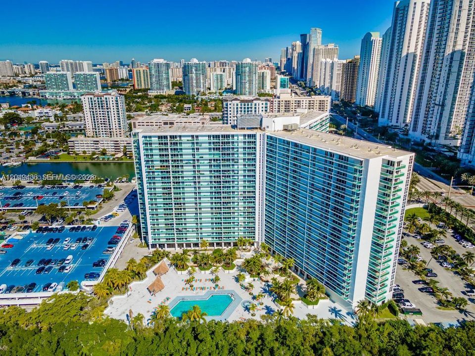 For Rent: $3,800 (2 beds, 2 baths, 1357 Square Feet)