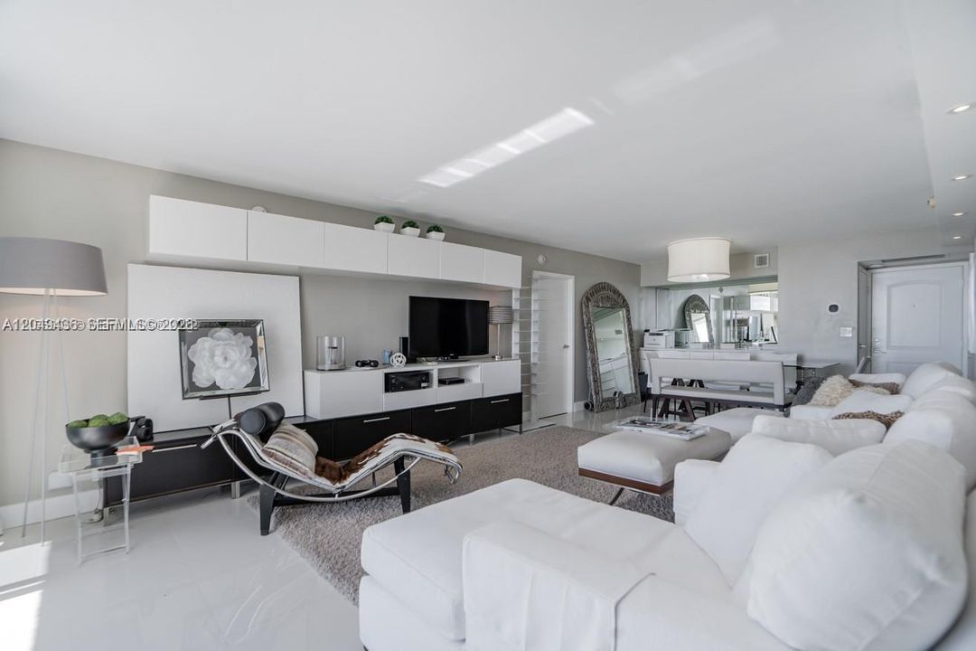 For Rent: $3,800 (2 beds, 2 baths, 1357 Square Feet)