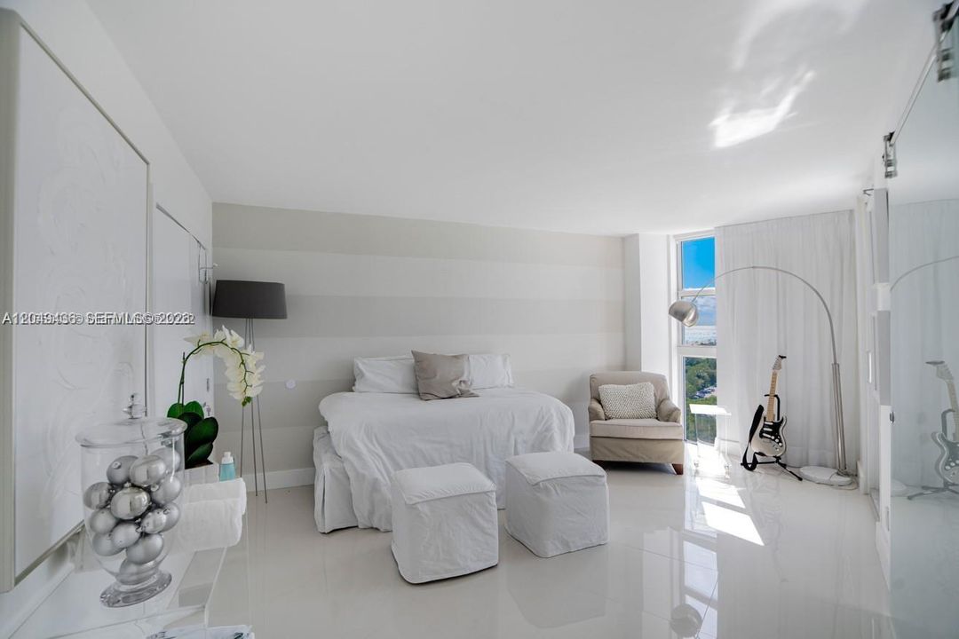 For Rent: $3,800 (2 beds, 2 baths, 1357 Square Feet)