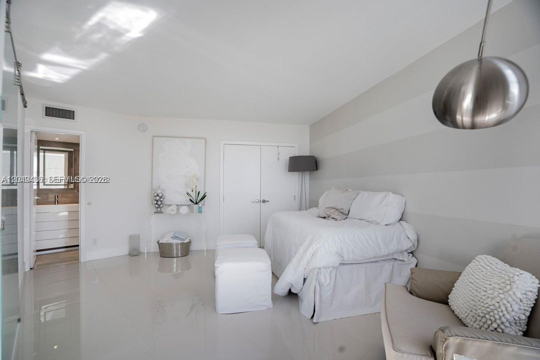 For Rent: $3,800 (2 beds, 2 baths, 1357 Square Feet)