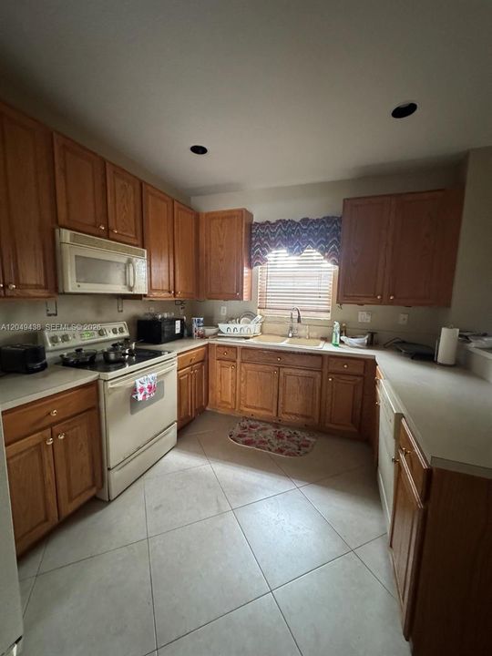For Sale: $545,000 (3 beds, 3 baths, 1938 Square Feet)