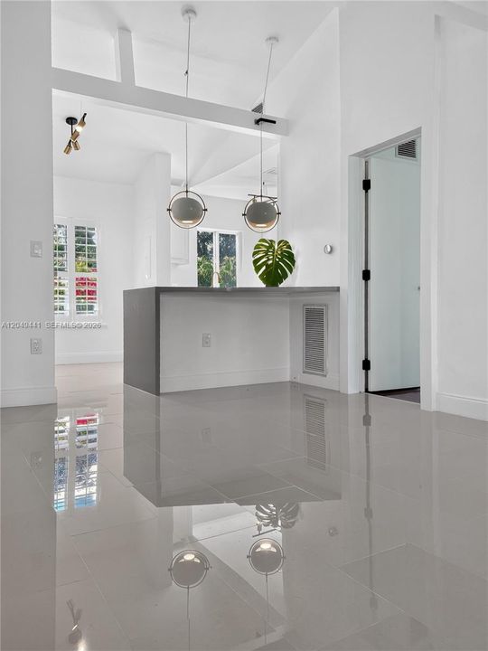 For Rent: $2,100 (1 beds, 1 baths, 557 Square Feet)