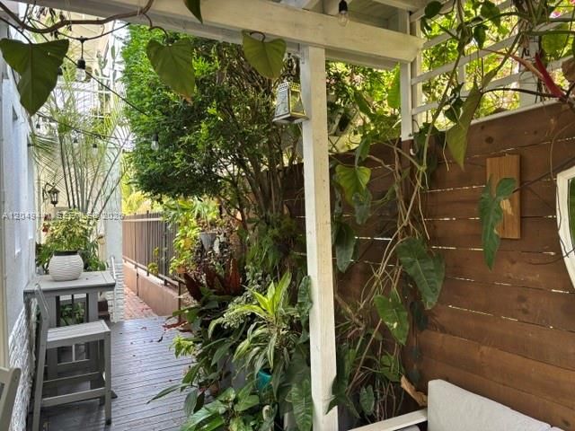 For Rent: $2,100 (1 beds, 1 baths, 557 Square Feet)