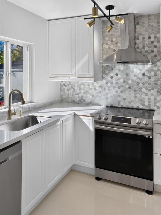 For Rent: $2,100 (1 beds, 1 baths, 557 Square Feet)