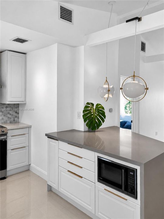 For Rent: $2,100 (1 beds, 1 baths, 557 Square Feet)