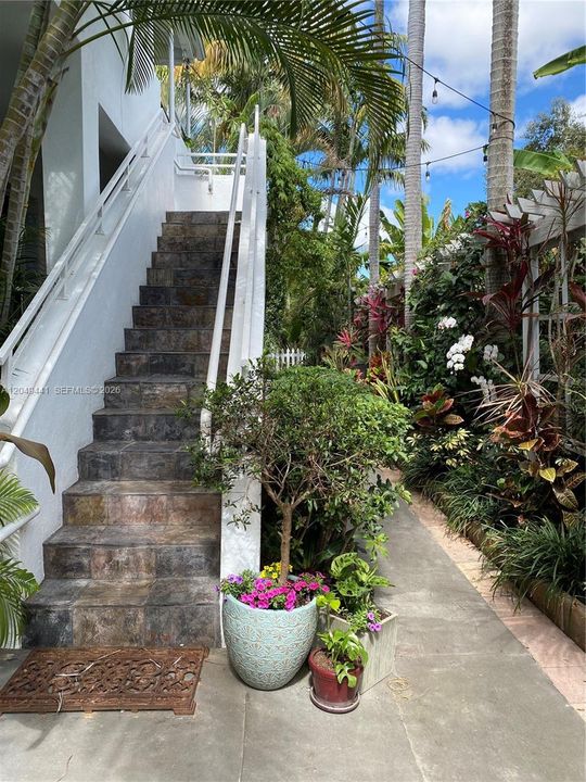 For Rent: $2,100 (1 beds, 1 baths, 557 Square Feet)