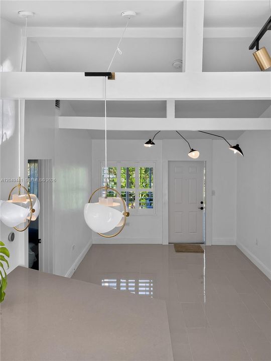 For Rent: $2,100 (1 beds, 1 baths, 557 Square Feet)