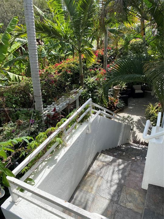 For Rent: $2,100 (1 beds, 1 baths, 557 Square Feet)