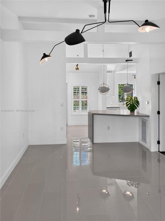 For Rent: $2,100 (1 beds, 1 baths, 557 Square Feet)