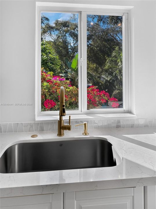 For Rent: $2,100 (1 beds, 1 baths, 557 Square Feet)