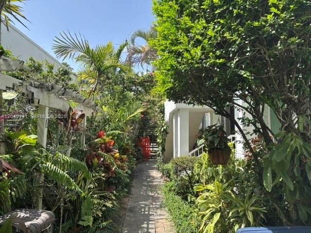 For Rent: $2,100 (1 beds, 1 baths, 557 Square Feet)