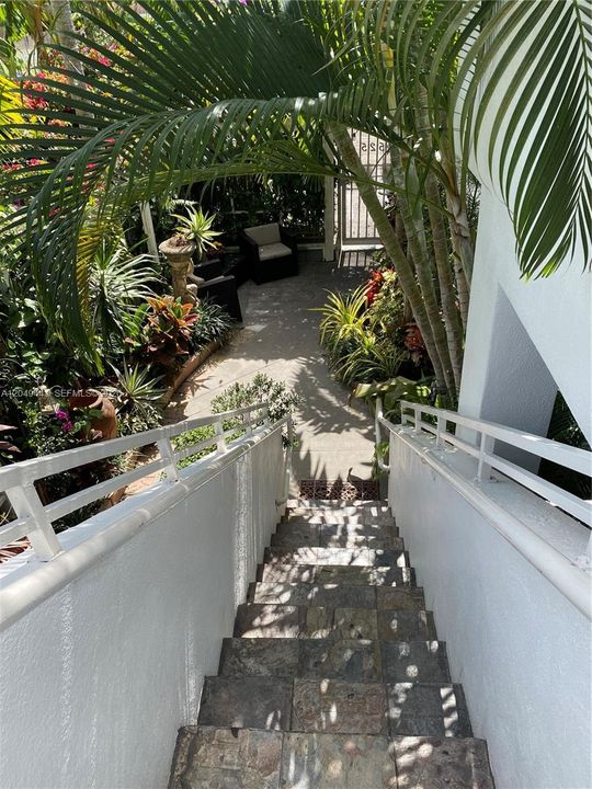 For Rent: $2,100 (1 beds, 1 baths, 557 Square Feet)