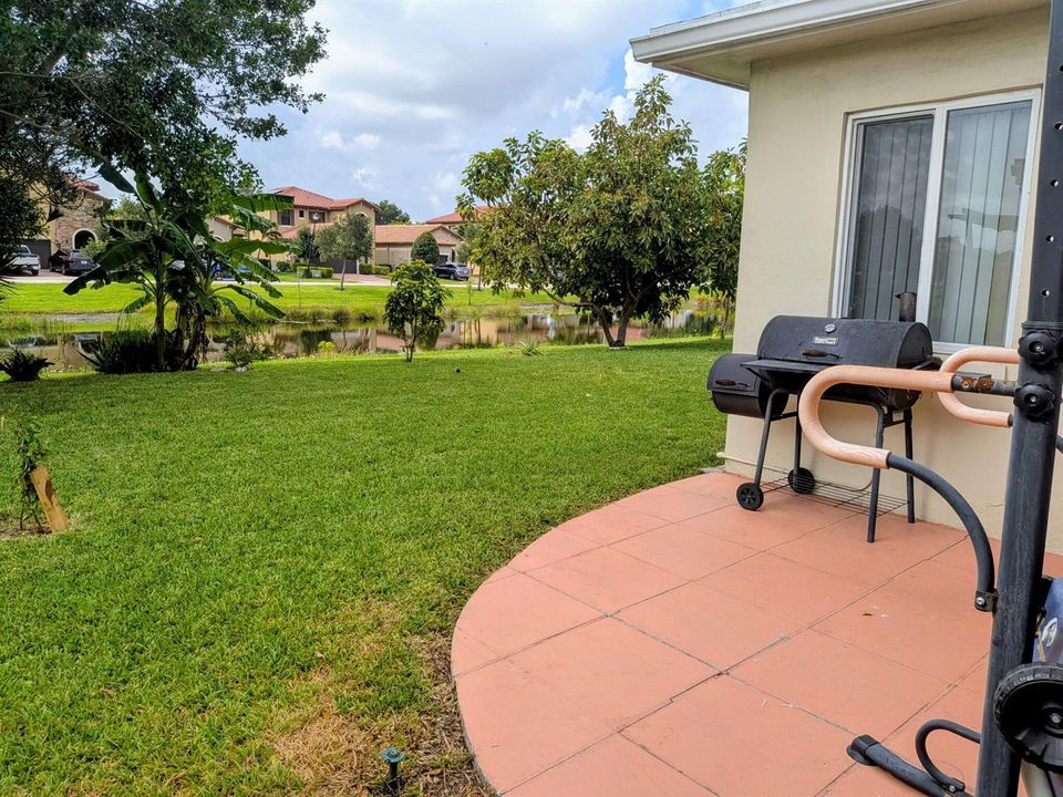 4914 NW 49th Road - Back Patio