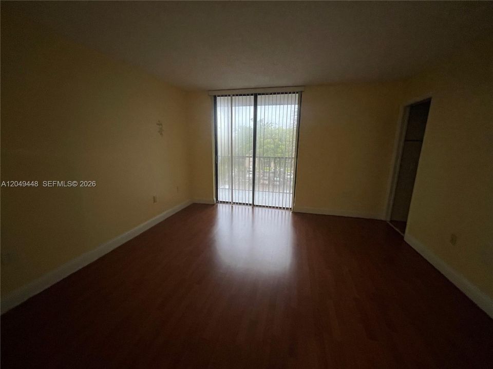 For Rent: $2,350 (2 beds, 2 baths, 965 Square Feet)