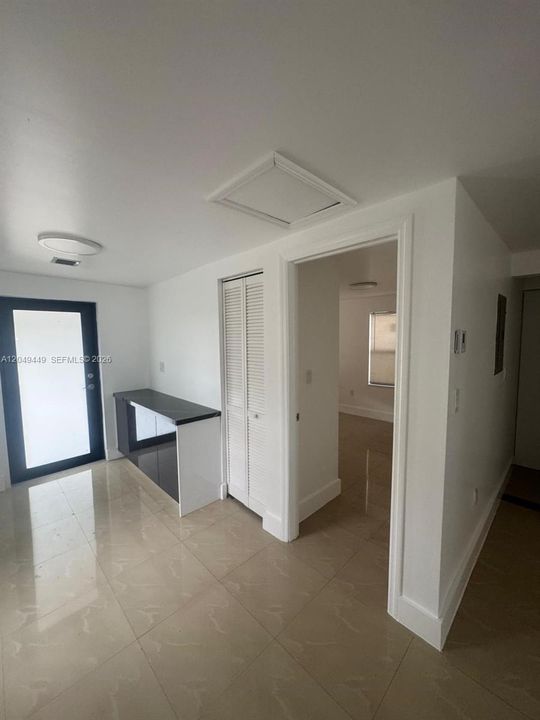 For Rent: $1,900 (1 beds, 1 baths, 4066 Square Feet)