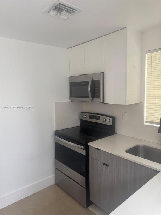 For Rent: $1,900 (1 beds, 1 baths, 4066 Square Feet)