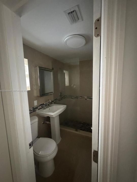 For Rent: $1,900 (1 beds, 1 baths, 4066 Square Feet)