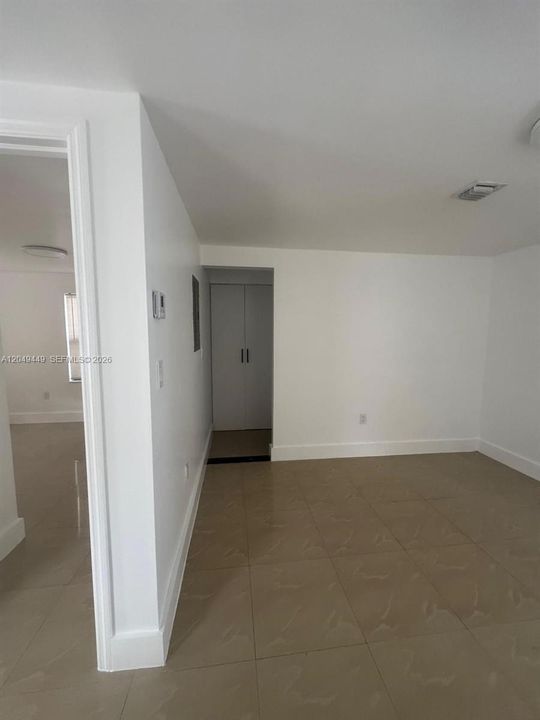 For Rent: $1,900 (1 beds, 1 baths, 4066 Square Feet)