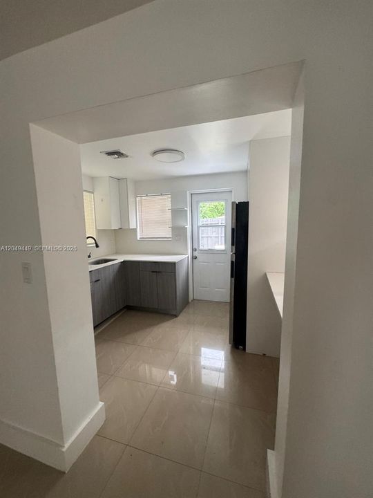 For Rent: $1,900 (1 beds, 1 baths, 4066 Square Feet)