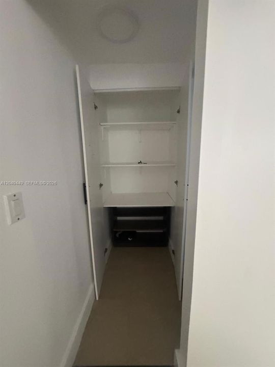 For Rent: $1,900 (1 beds, 1 baths, 4066 Square Feet)