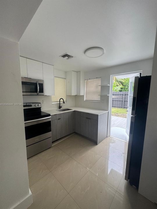 For Rent: $1,900 (1 beds, 1 baths, 4066 Square Feet)