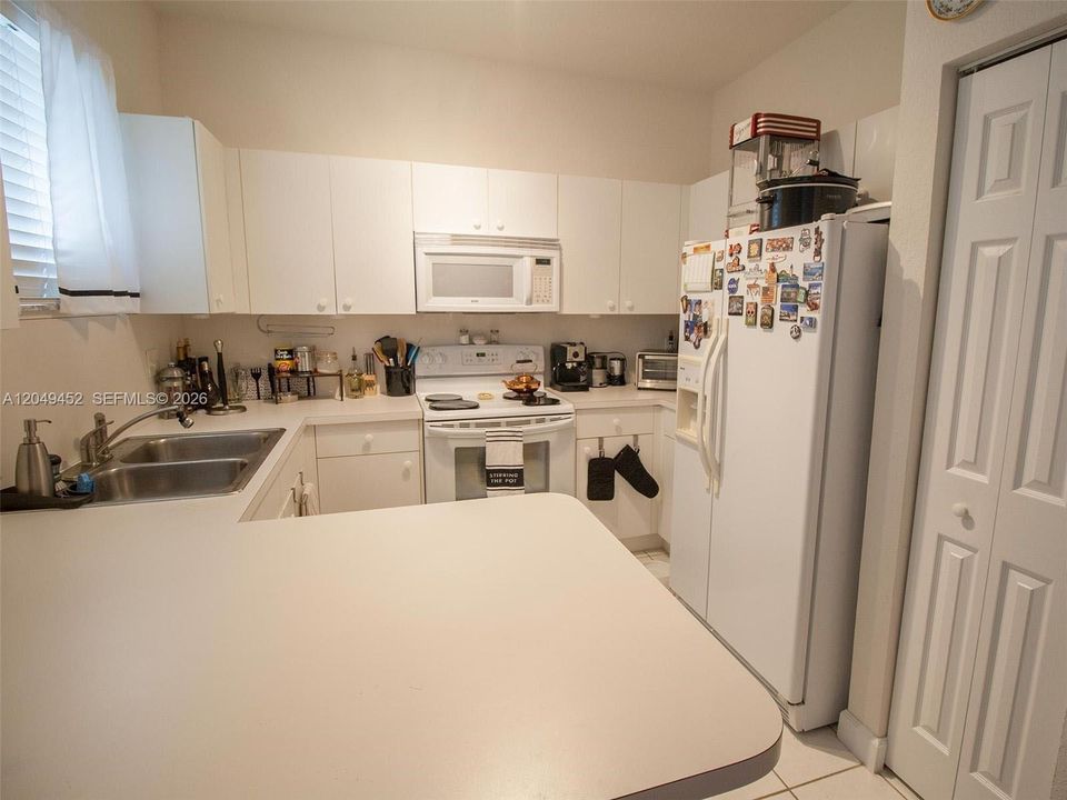 For Rent: $2,100 (3 beds, 2 baths, 1194 Square Feet)