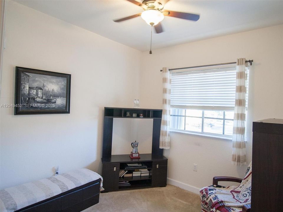 For Rent: $2,100 (3 beds, 2 baths, 1194 Square Feet)