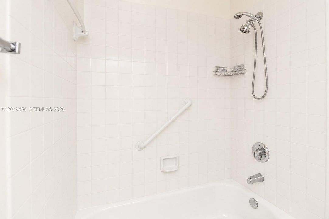 For Sale: $325,000 (2 beds, 2 baths, 1171 Square Feet)