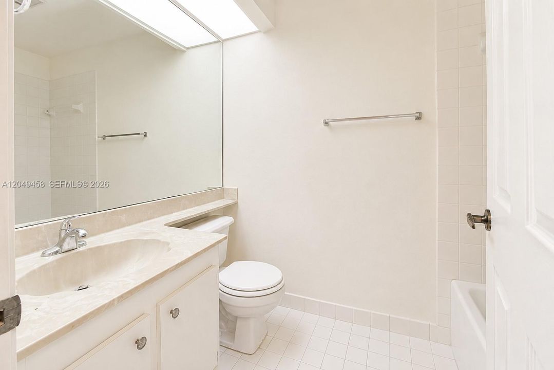 For Sale: $325,000 (2 beds, 2 baths, 1171 Square Feet)