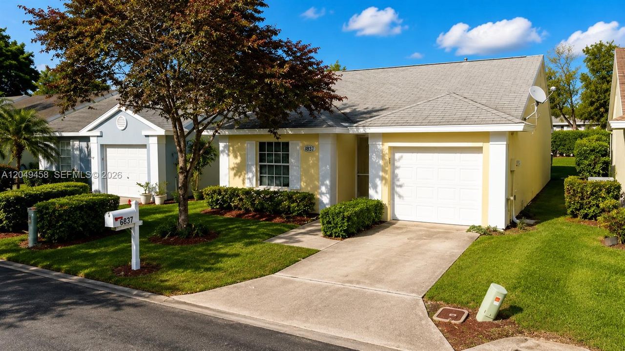 For Sale: $325,000 (2 beds, 2 baths, 1171 Square Feet)