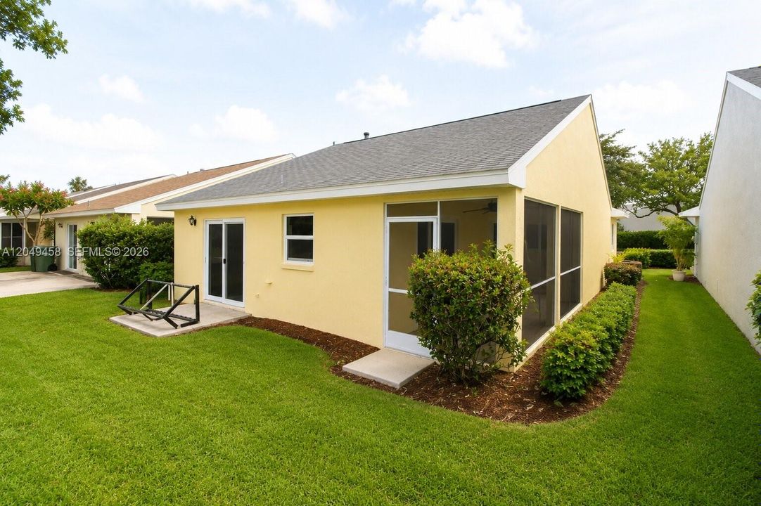 For Sale: $325,000 (2 beds, 2 baths, 1171 Square Feet)