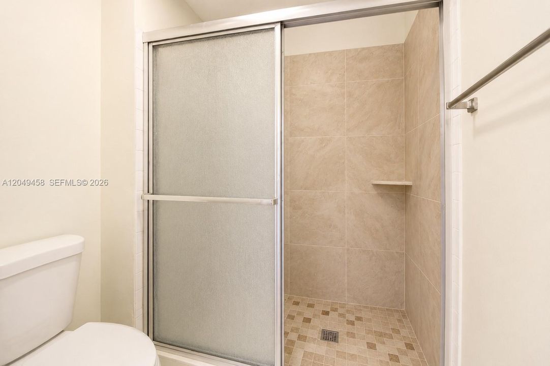 For Sale: $325,000 (2 beds, 2 baths, 1171 Square Feet)