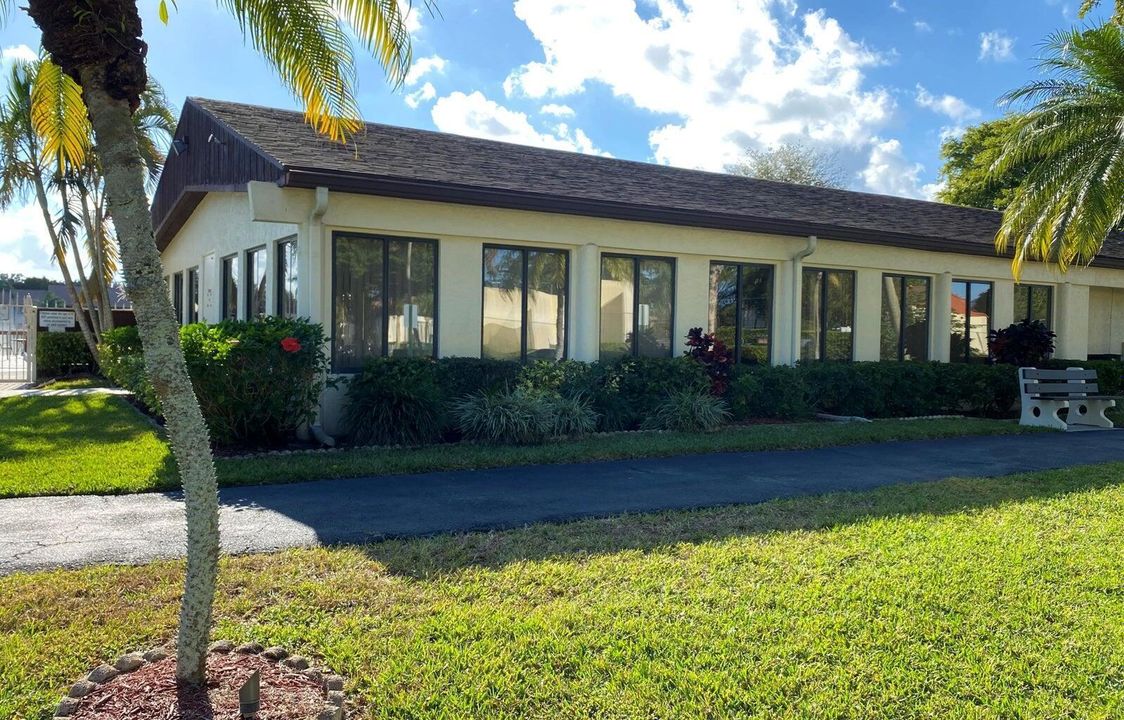 15-Clubhouse