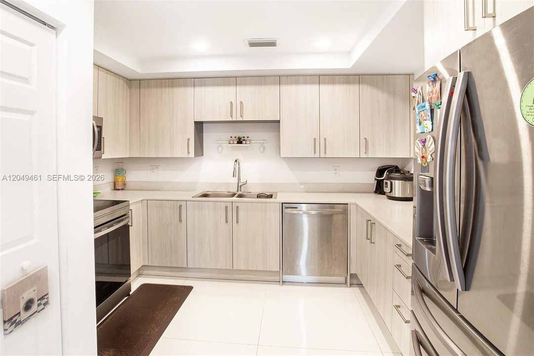 For Rent: $3,500 (3 beds, 2 baths, 1525 Square Feet)