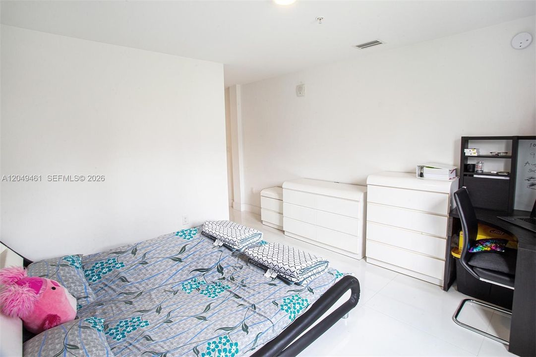 For Rent: $3,500 (3 beds, 2 baths, 1525 Square Feet)
