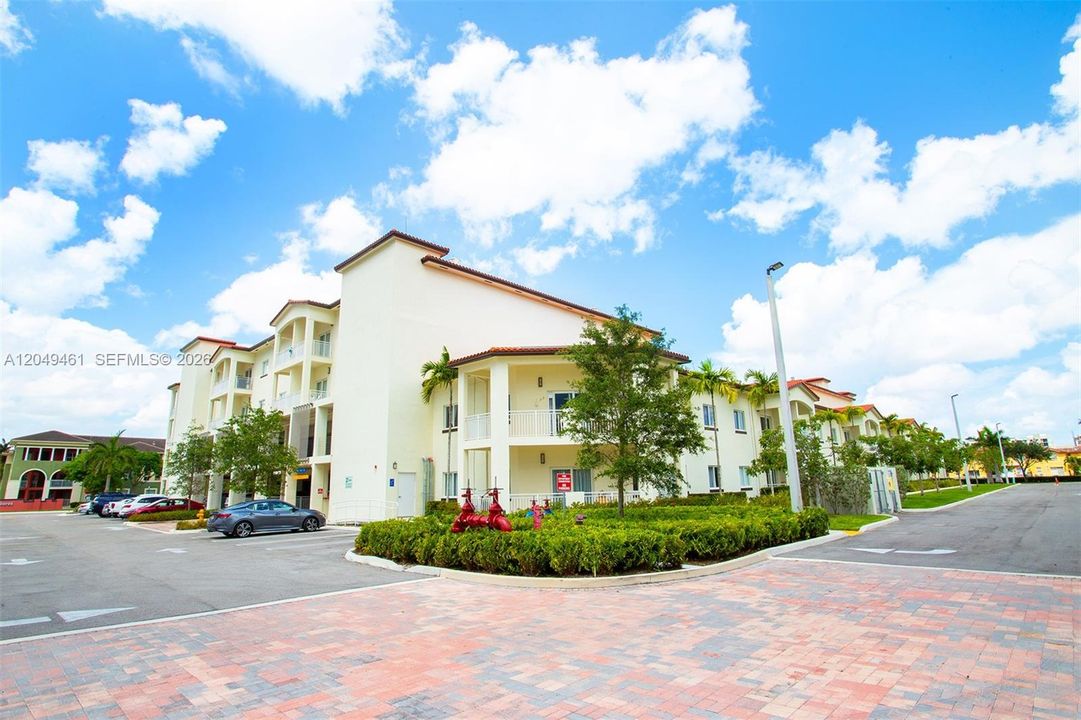 For Rent: $3,500 (3 beds, 2 baths, 1525 Square Feet)