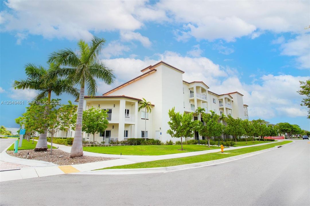 For Rent: $3,500 (3 beds, 2 baths, 1525 Square Feet)