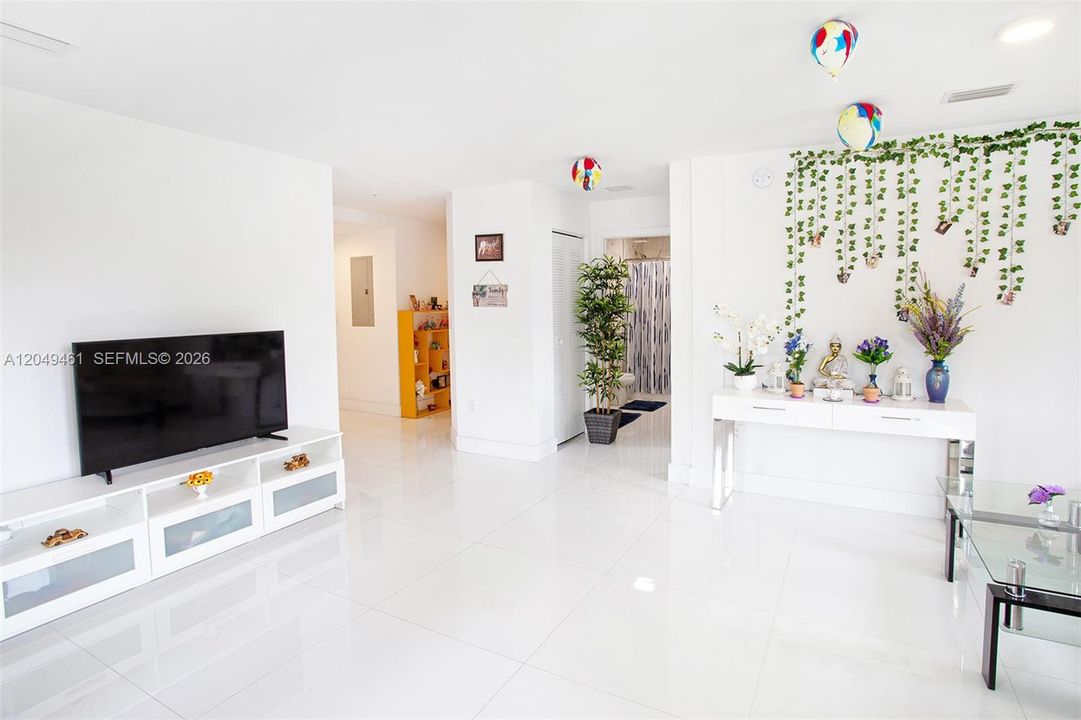 For Rent: $3,500 (3 beds, 2 baths, 1525 Square Feet)
