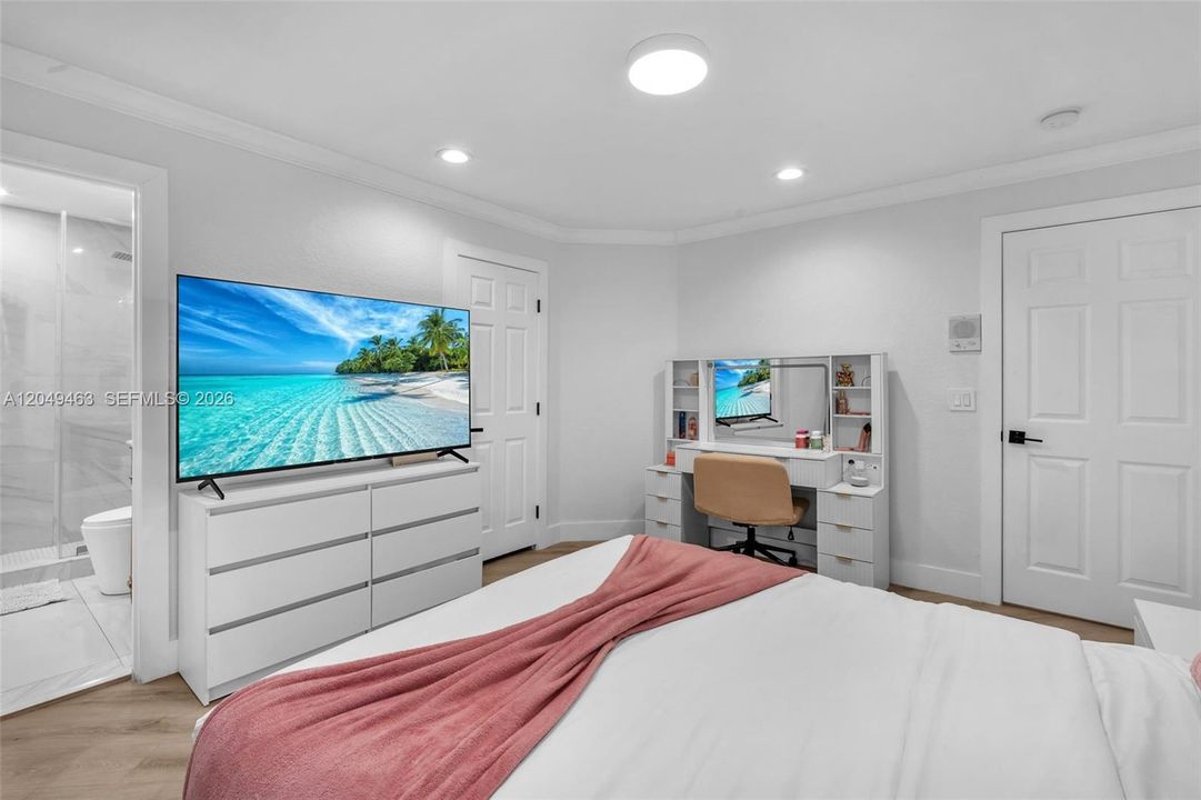 В аренду: $9,500 (5 спален, 3 ванн, 3913 Квадратных фут)