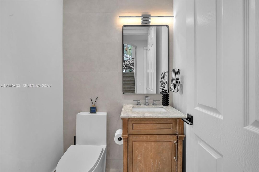 В аренду: $9,500 (5 спален, 3 ванн, 3913 Квадратных фут)