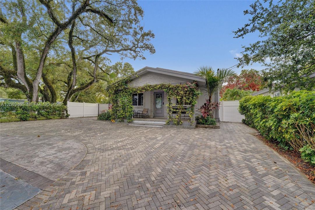 For Rent: $4,800 (3 beds, 3 baths, 1344 Square Feet)