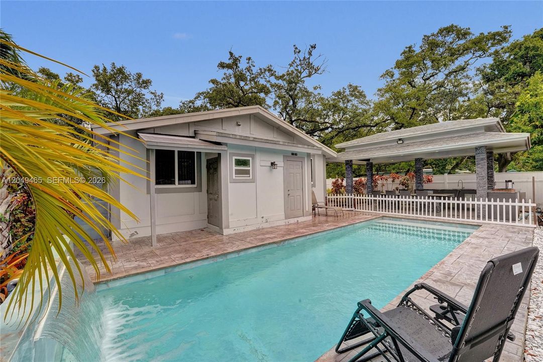 For Rent: $4,800 (3 beds, 3 baths, 1344 Square Feet)