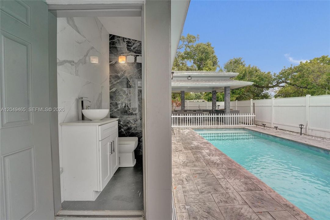 For Rent: $4,800 (3 beds, 3 baths, 1344 Square Feet)