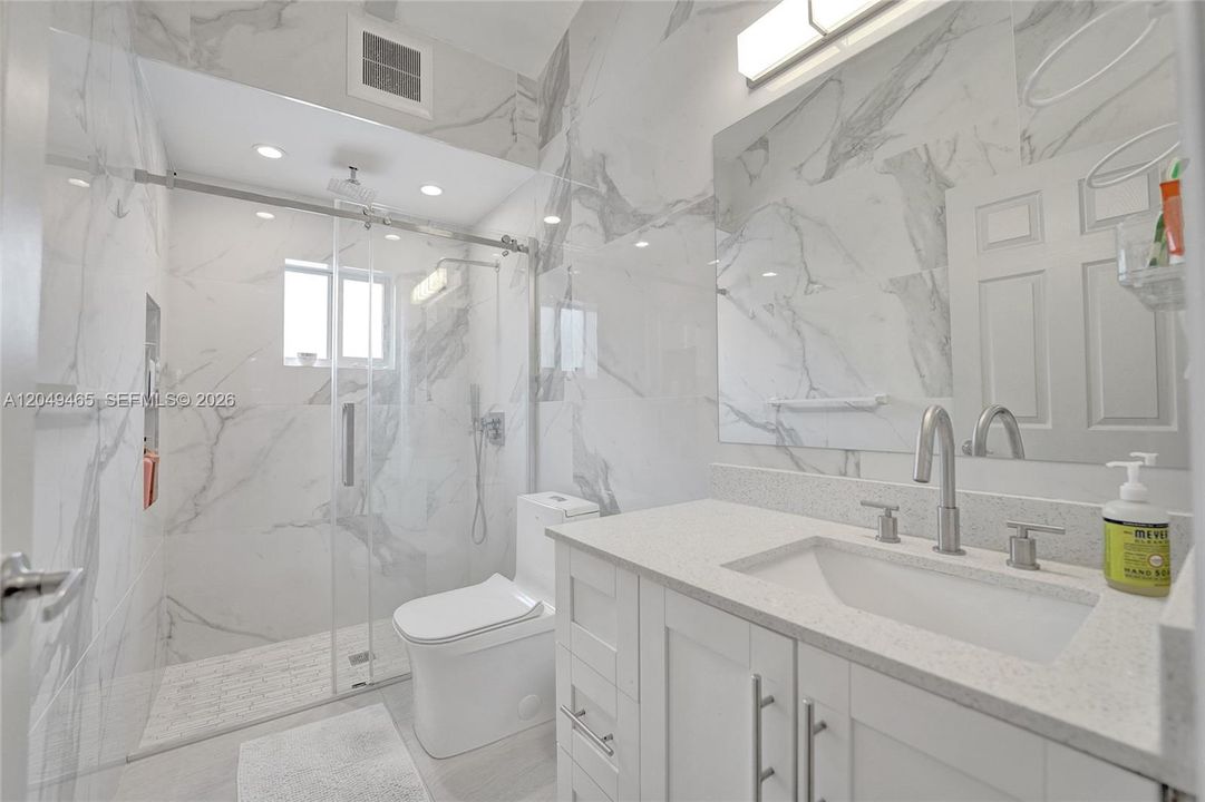 For Rent: $4,800 (3 beds, 3 baths, 1344 Square Feet)