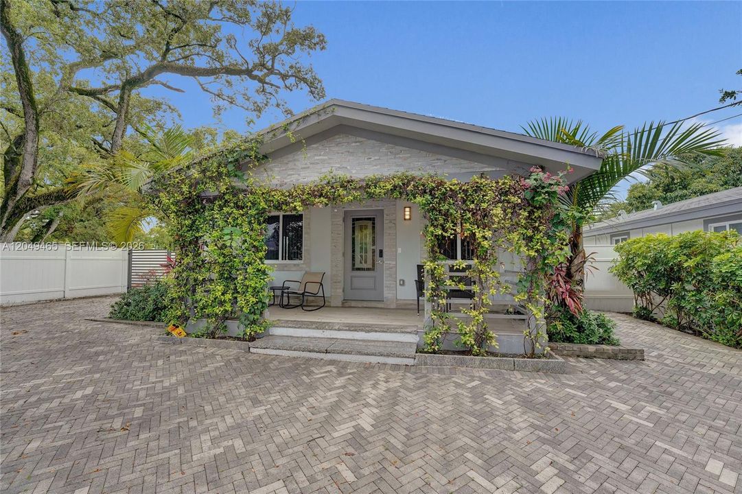 For Rent: $4,800 (3 beds, 3 baths, 1344 Square Feet)