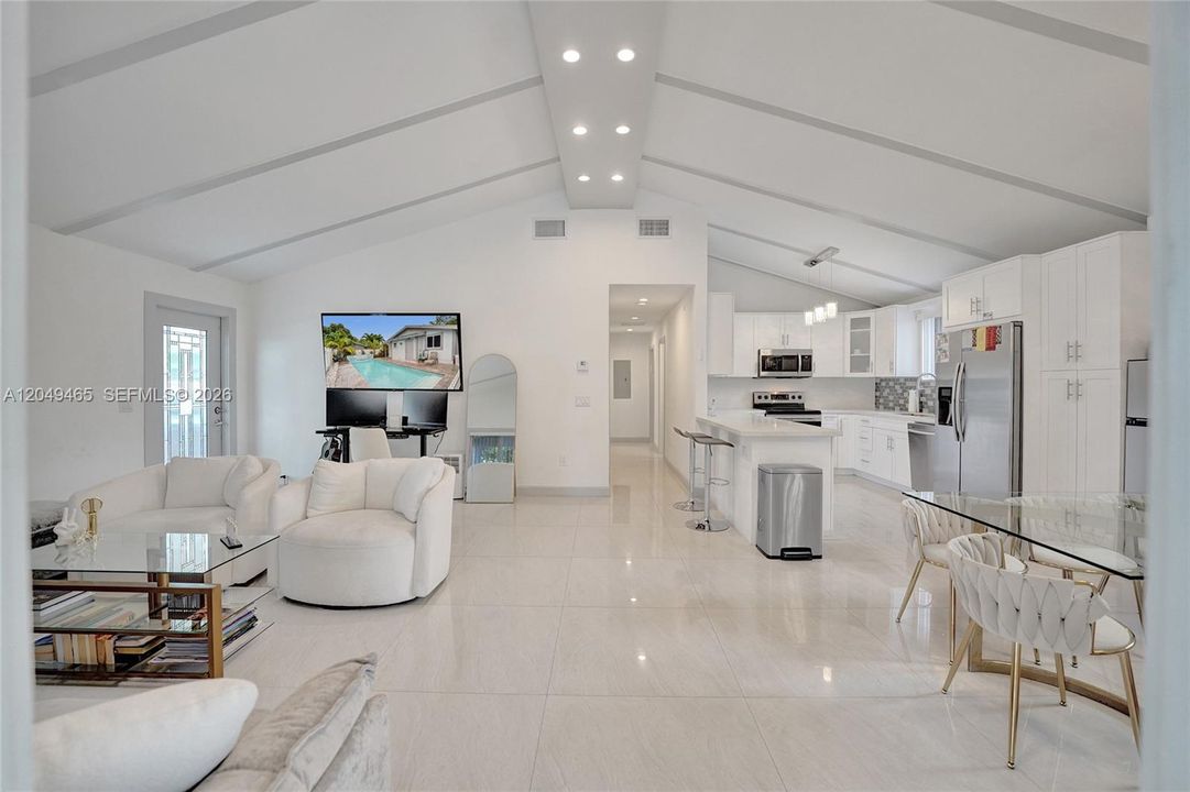 For Rent: $4,800 (3 beds, 3 baths, 1344 Square Feet)