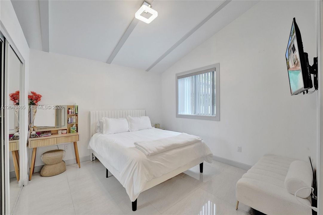For Rent: $4,800 (3 beds, 3 baths, 1344 Square Feet)